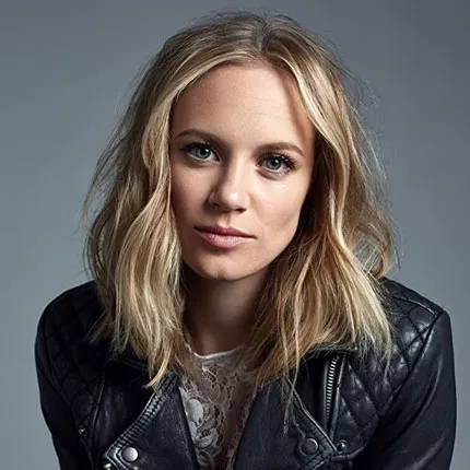 Danielle Savre headshot