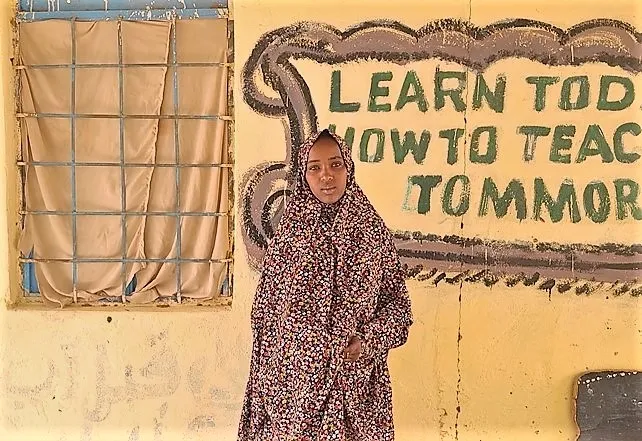 Portrait of Hamdi in front of 